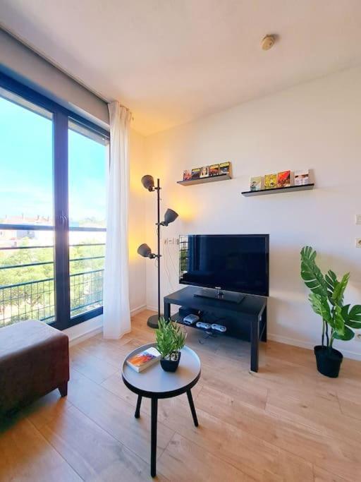 Le Valmy: Appartement Lumineux Au Pied Du Metro 里昂 外观 照片