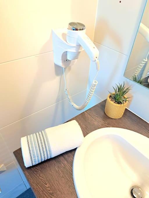 Le Valmy: Appartement Lumineux Au Pied Du Metro 里昂 外观 照片