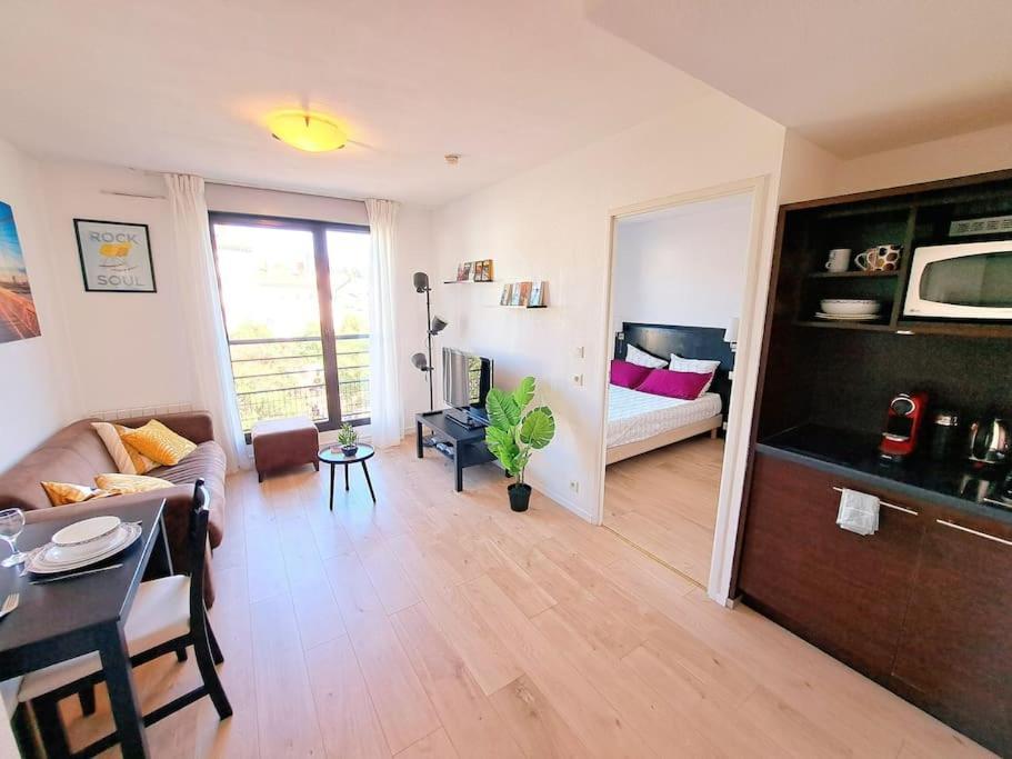 Le Valmy: Appartement Lumineux Au Pied Du Metro 里昂 外观 照片