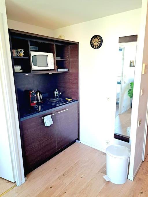 Le Valmy: Appartement Lumineux Au Pied Du Metro 里昂 外观 照片