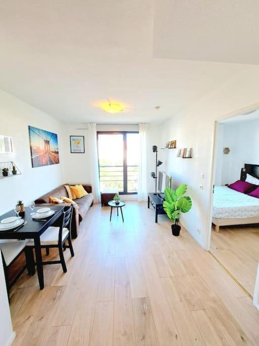 Le Valmy: Appartement Lumineux Au Pied Du Metro 里昂 外观 照片