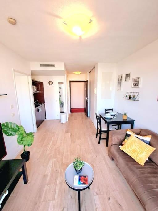 Le Valmy: Appartement Lumineux Au Pied Du Metro 里昂 外观 照片