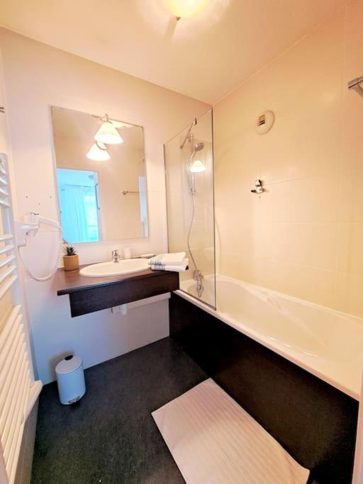 Le Valmy: Appartement Lumineux Au Pied Du Metro 里昂 外观 照片